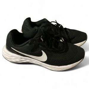 Nike Women's Black and White Sneakers